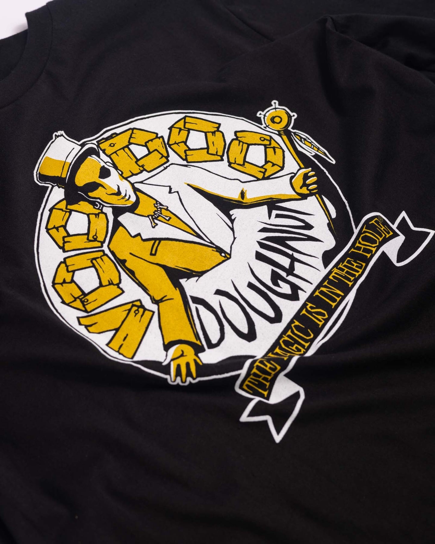 black t-shirt "Voodoo Doughnut" "The Magic is in the Hole"